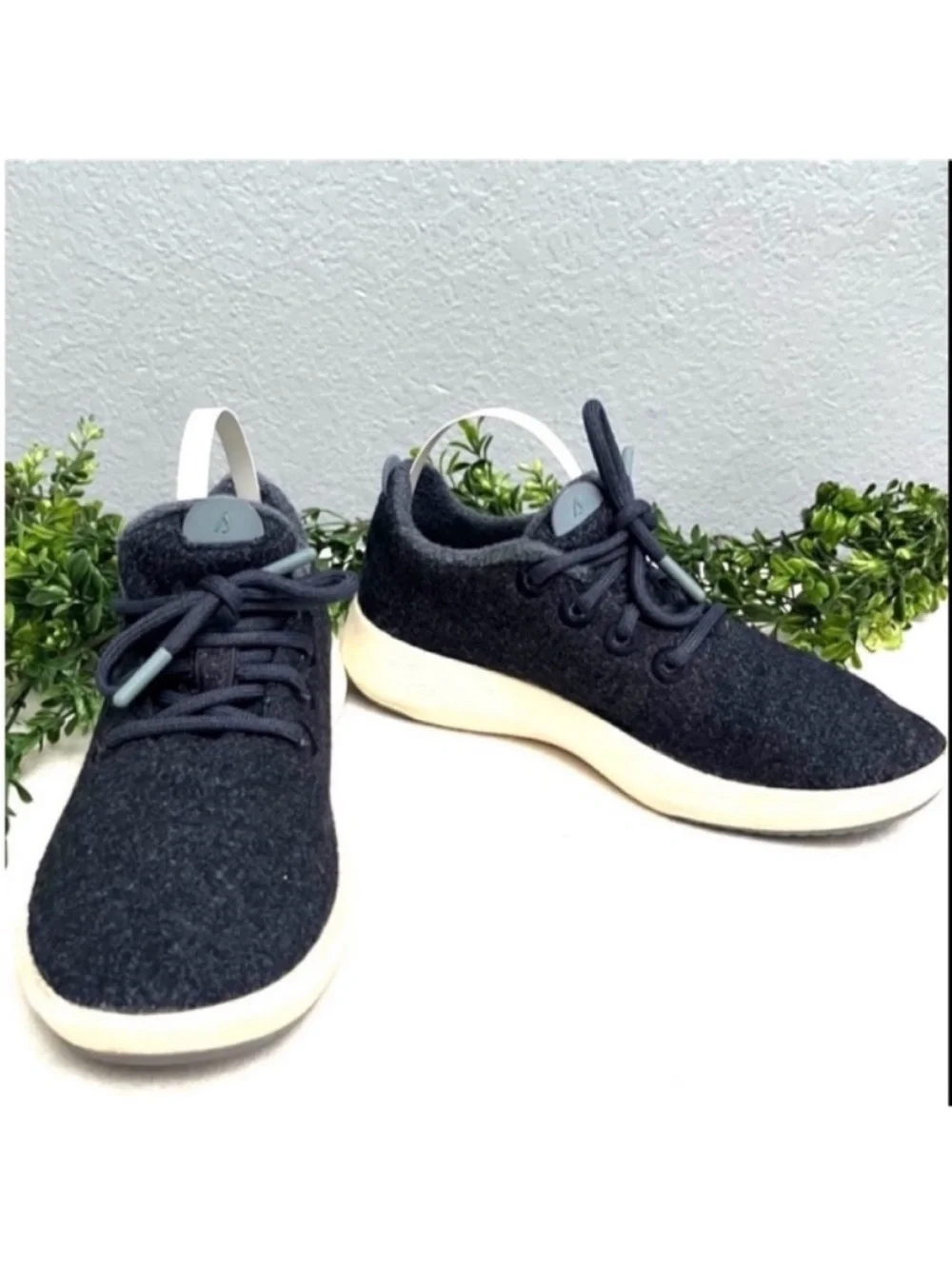 Allbirds Navy Casual Wool Knit Women’s Sneaker with Cream Sole Size 8
